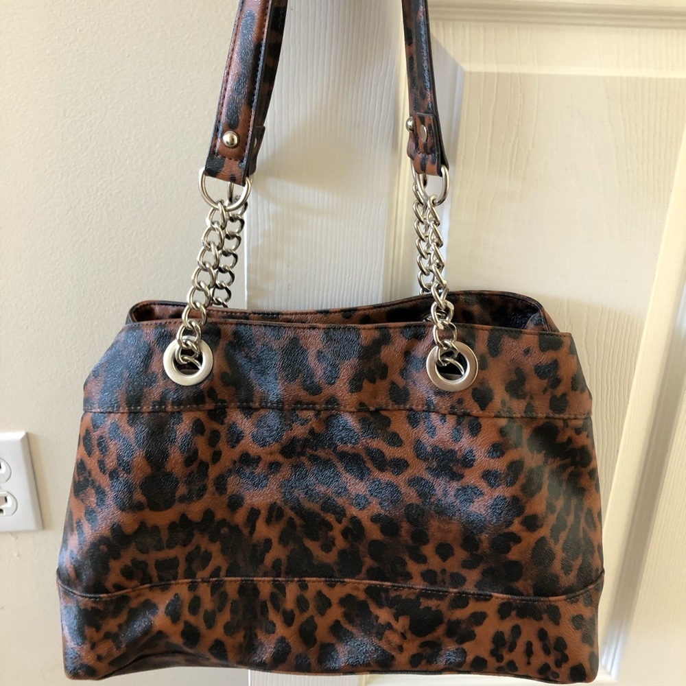 Kelly & Katie leopard print handbag!!